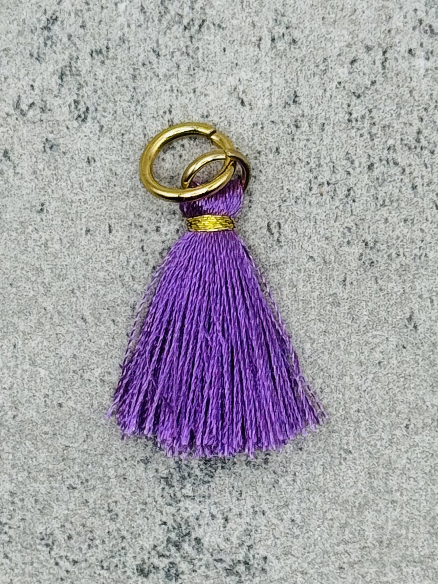 Dein eigenes Kettendesign - Charm-Tassel lila