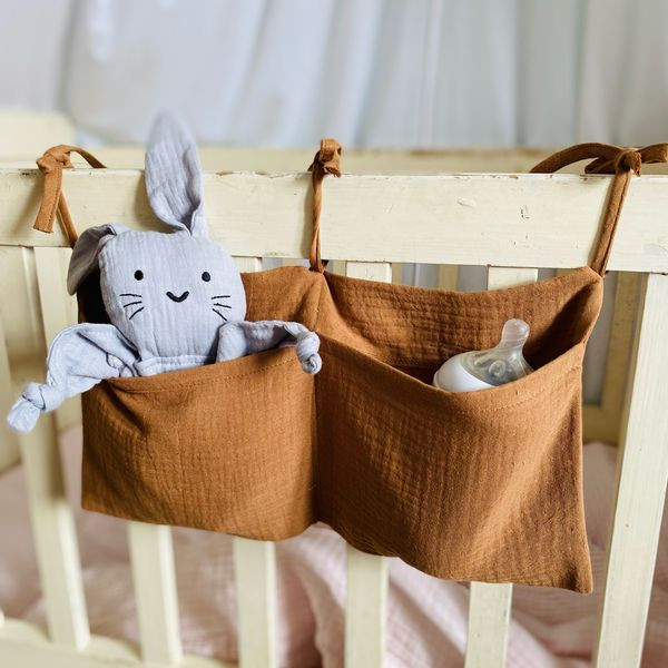 Musselin Bett-Organizer - mocca